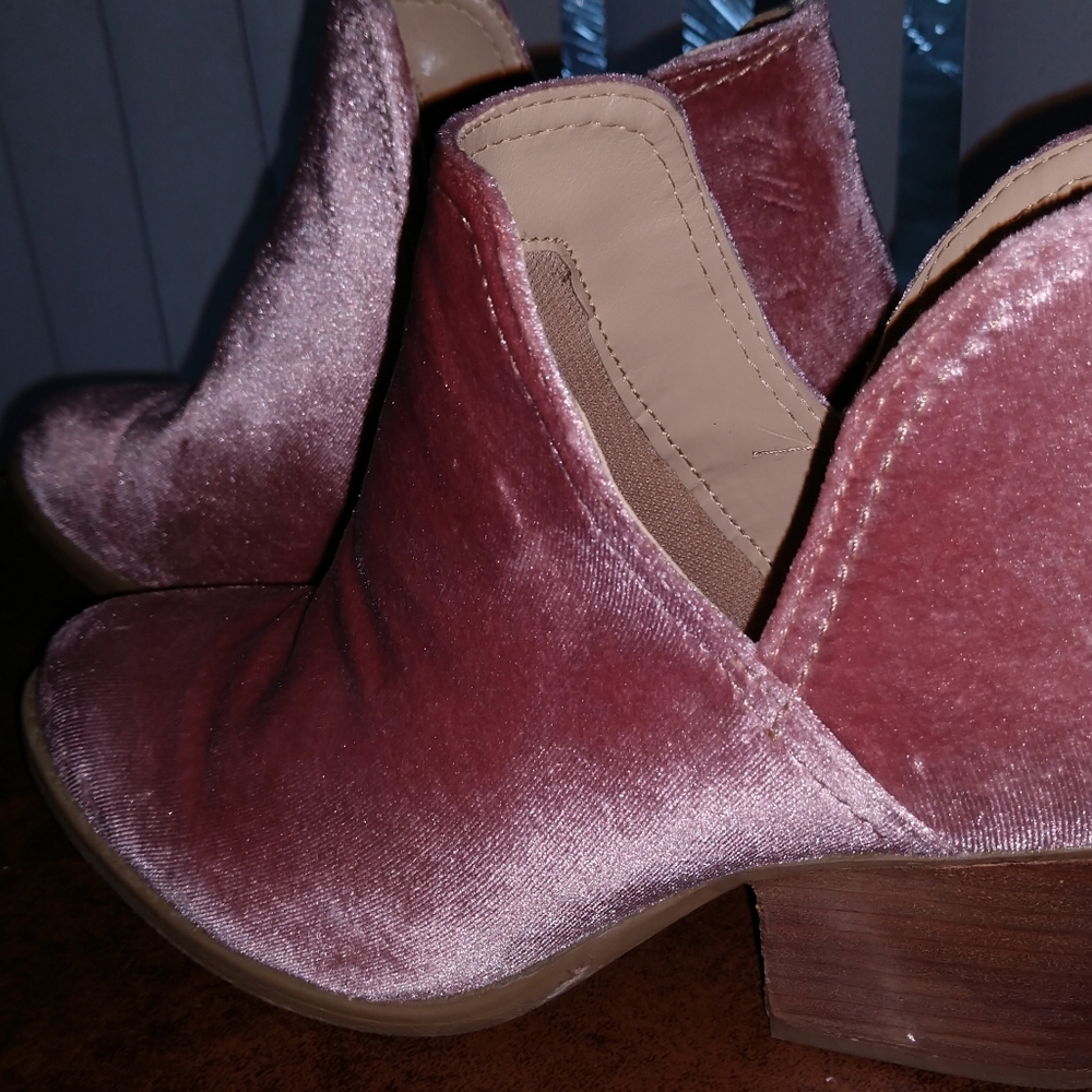 Madden Rose Velvet Ankle Boot